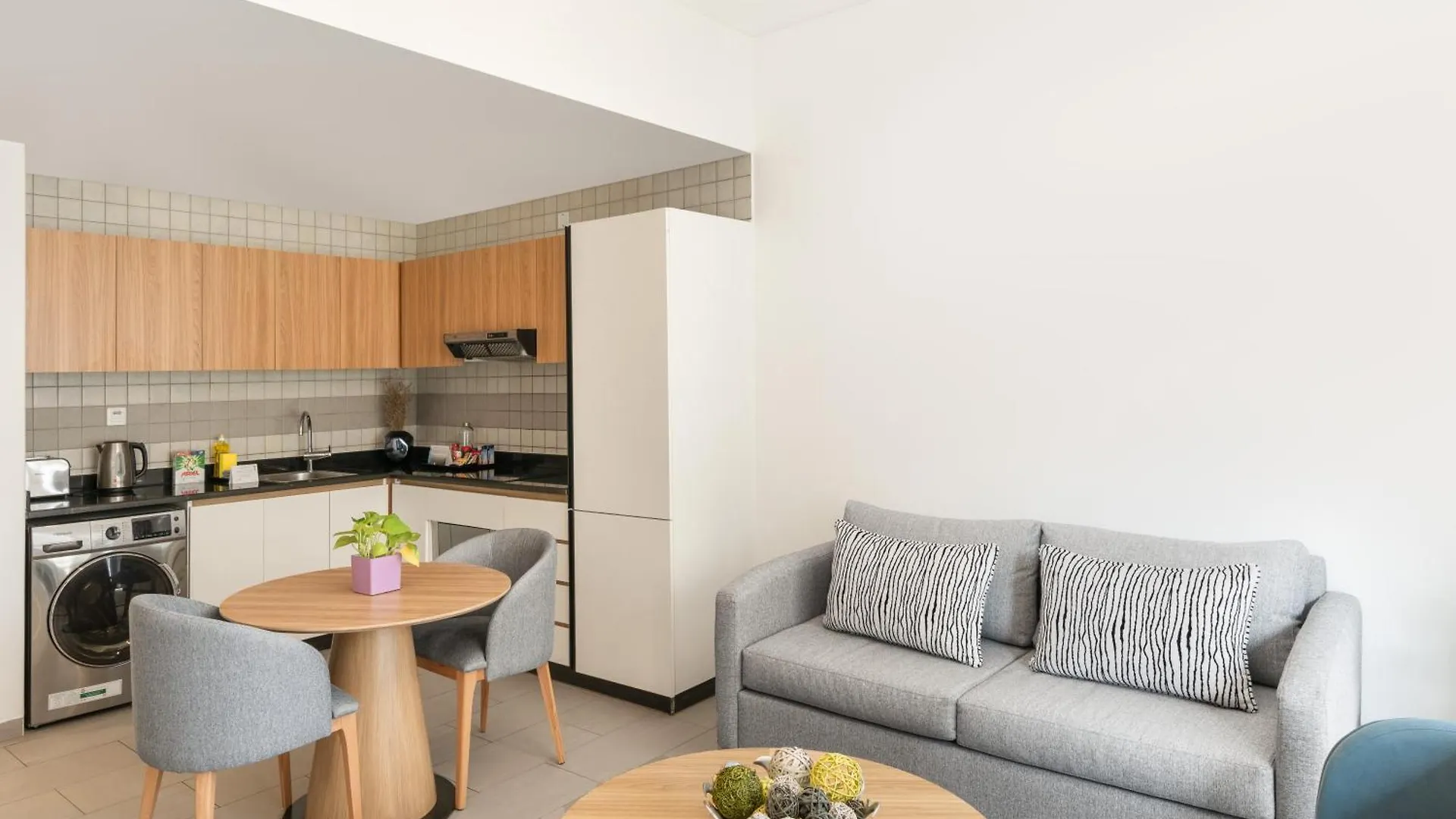 Citadines Metro Central Dubai 4*,