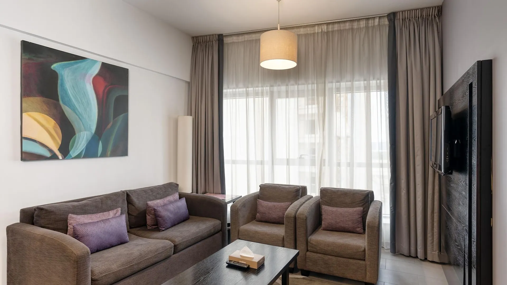 Citadines Metro Central Dubaj 4*,