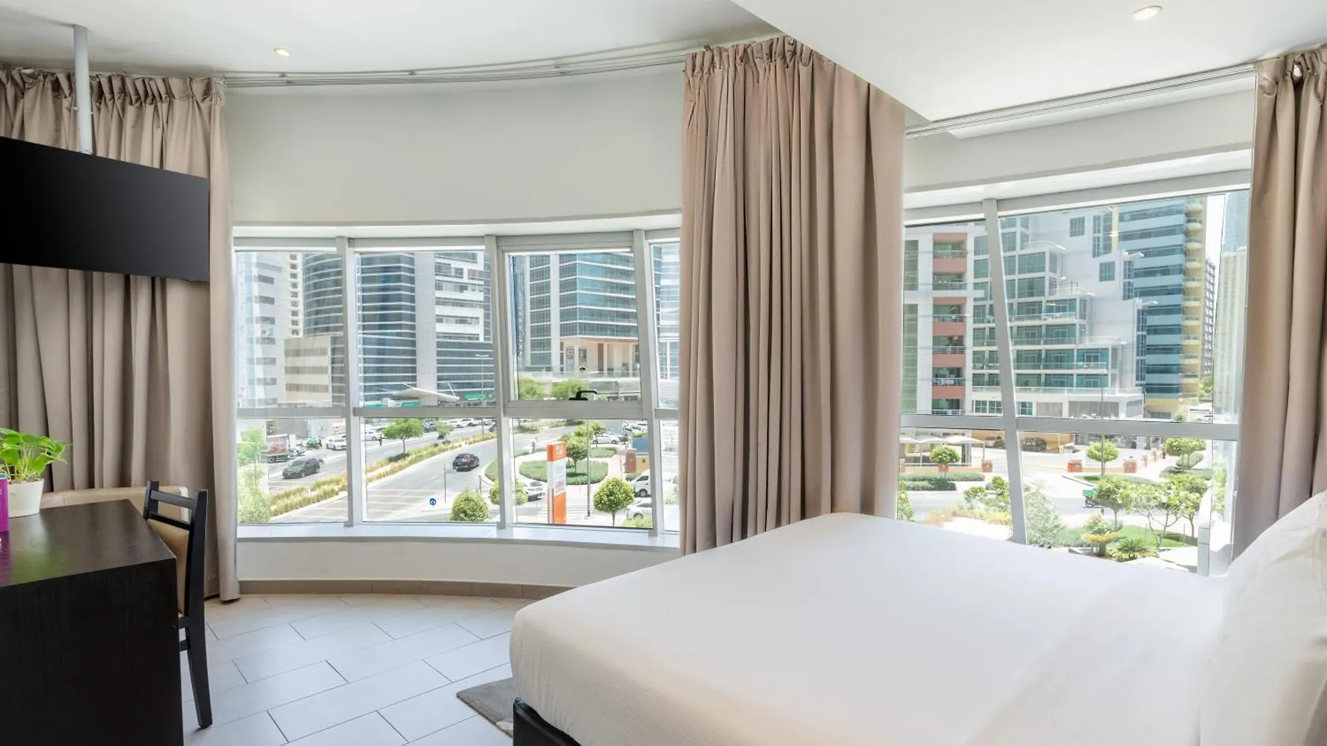 Citadines Metro Central Dubai Apart Otel